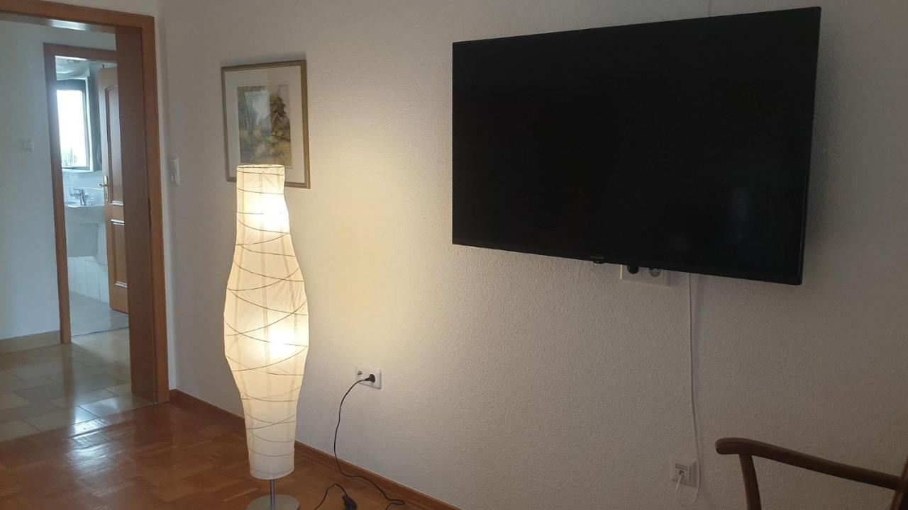 Ferienwohnung Mit Terrasse, Kostenloses Wlan, Parkplatz Bad Oeynhausen Bagian luar foto